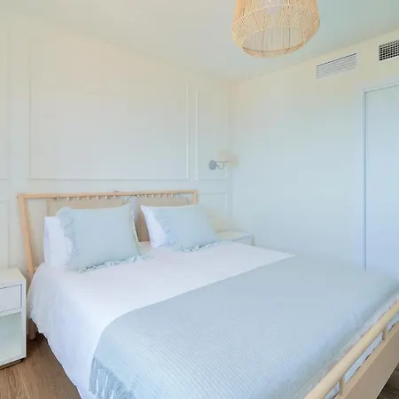 Апартаменты Sea Beachfront *
