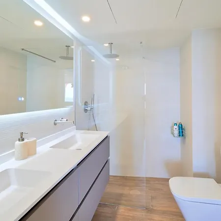 Sea Beachfront Апартаменти *